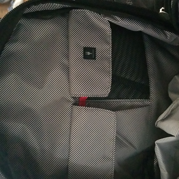 NEW! SWISSGEAR Scan Smart TSA Laptop and USB Power Plug 18.5" Backpack - NWOT - Picture 9 of 16